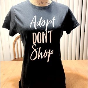 🐾❤️Graphic T-shirt stating ADOPT DONT SHOP black size M 🐾❤️